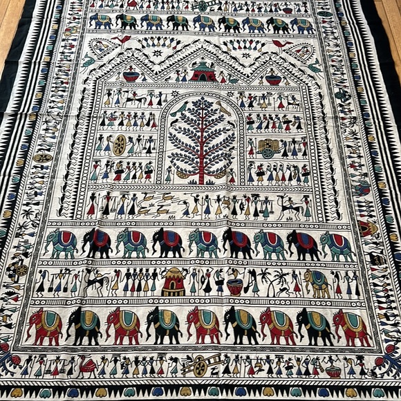 Black and grey tapestry - Picture 2 of 6